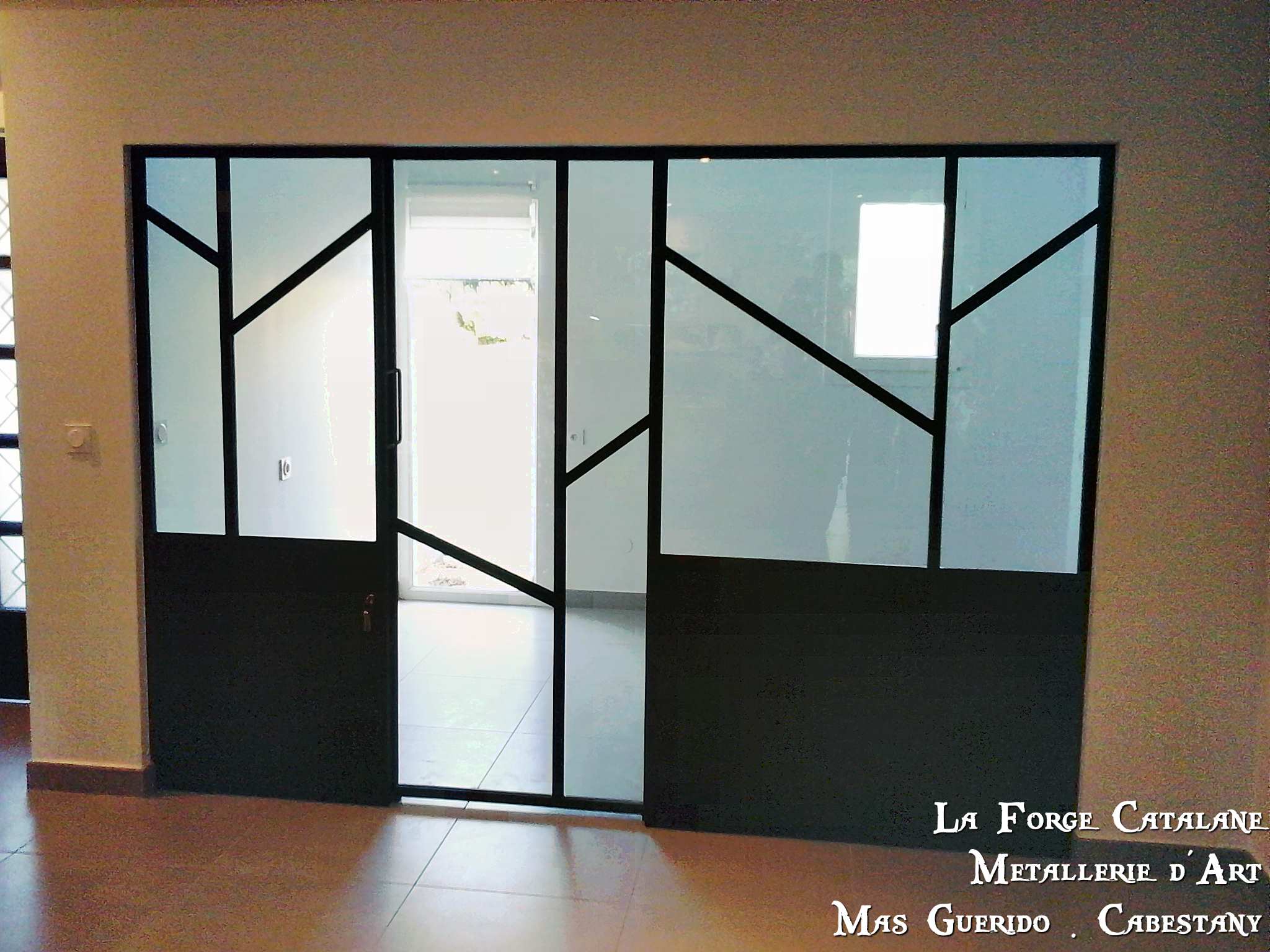 verriere ouvrant coulissant motif fer plat oblique fer forge catalane cabestany (7).jpg